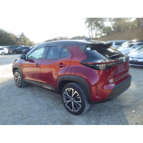 red_and_black_yaris_2