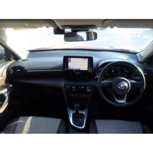 red_and_black_yaris_9